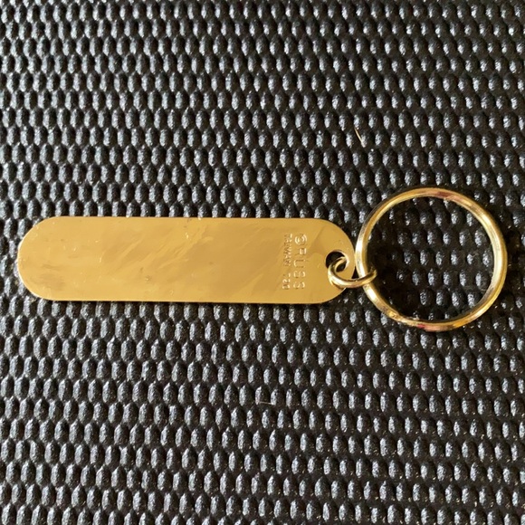 All Class & Brains Goldtone Keychain Unisex - Picture 3 of 4